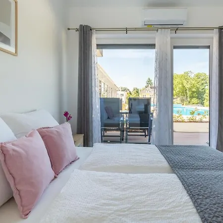 Aparthotel Pauzo Balaton 4*