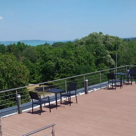 Ξενοδοχείο με διαμερίσματα Pauzo Balaton