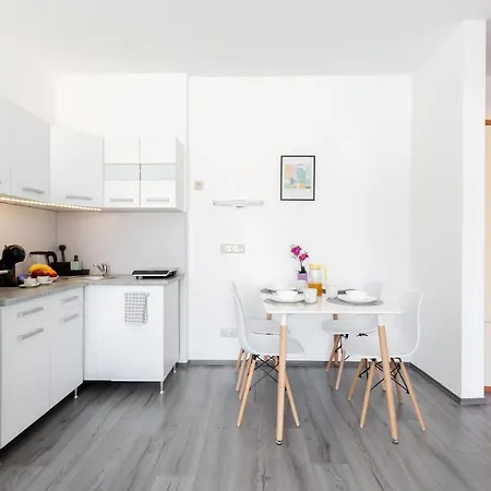 Aparthotel Pauzo Balaton 4*