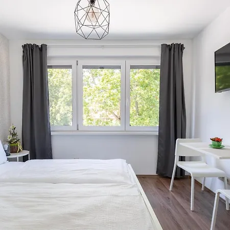 Pauzo Balaton Lejlighedshotel 4*