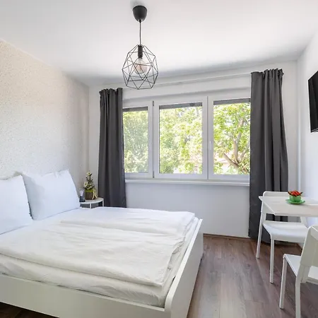 Pauzo Balaton Lejlighedshotel Balatonföldvár