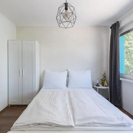 Pauzo Balaton Aparthotel *