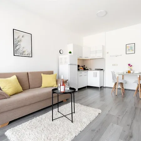 Pauzo Balaton Aparthotel 4*