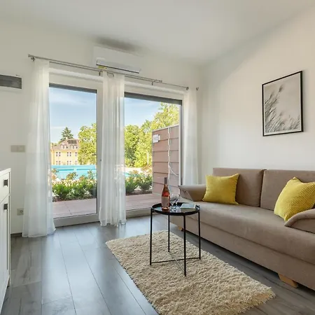 Aparthotel Pauzo Balaton Balatonfoldvar