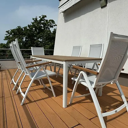 Pauzo Balaton Aparthotel *