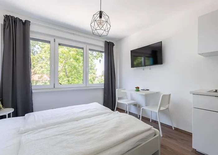 Pauzo Balaton Lägenhetshotell 4*