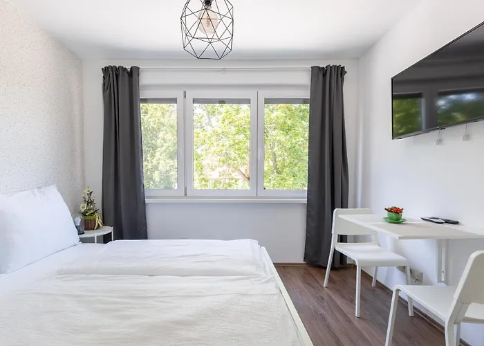 Pauzo Balaton Lägenhetshotell 4*