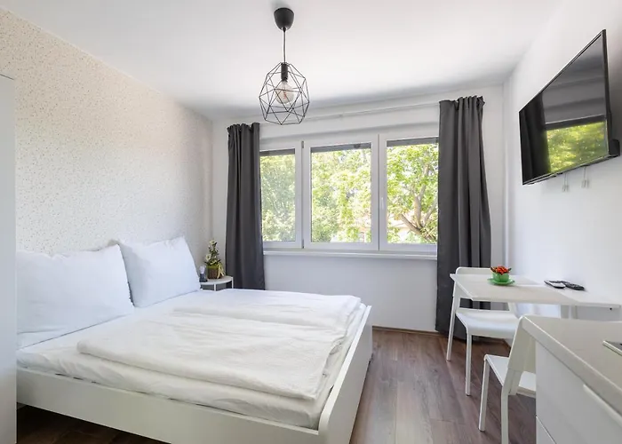 Pauzo Balaton Lägenhetshotell Balatonföldvár