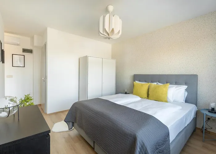 Pauzo Balaton Lägenhetshotell 4*